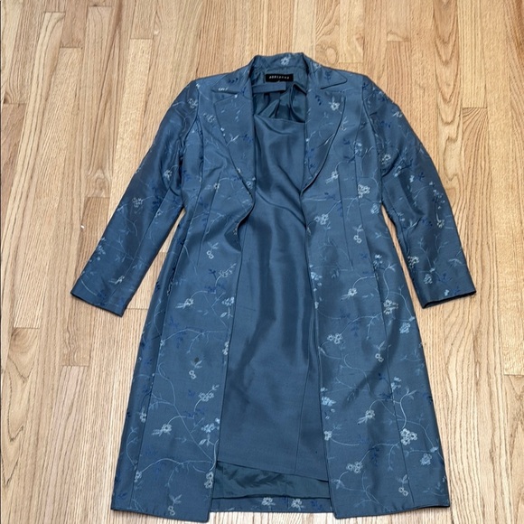 Adrianna Papell Dresses & Skirts - Evening Dress Embroidered Set - 2 piece